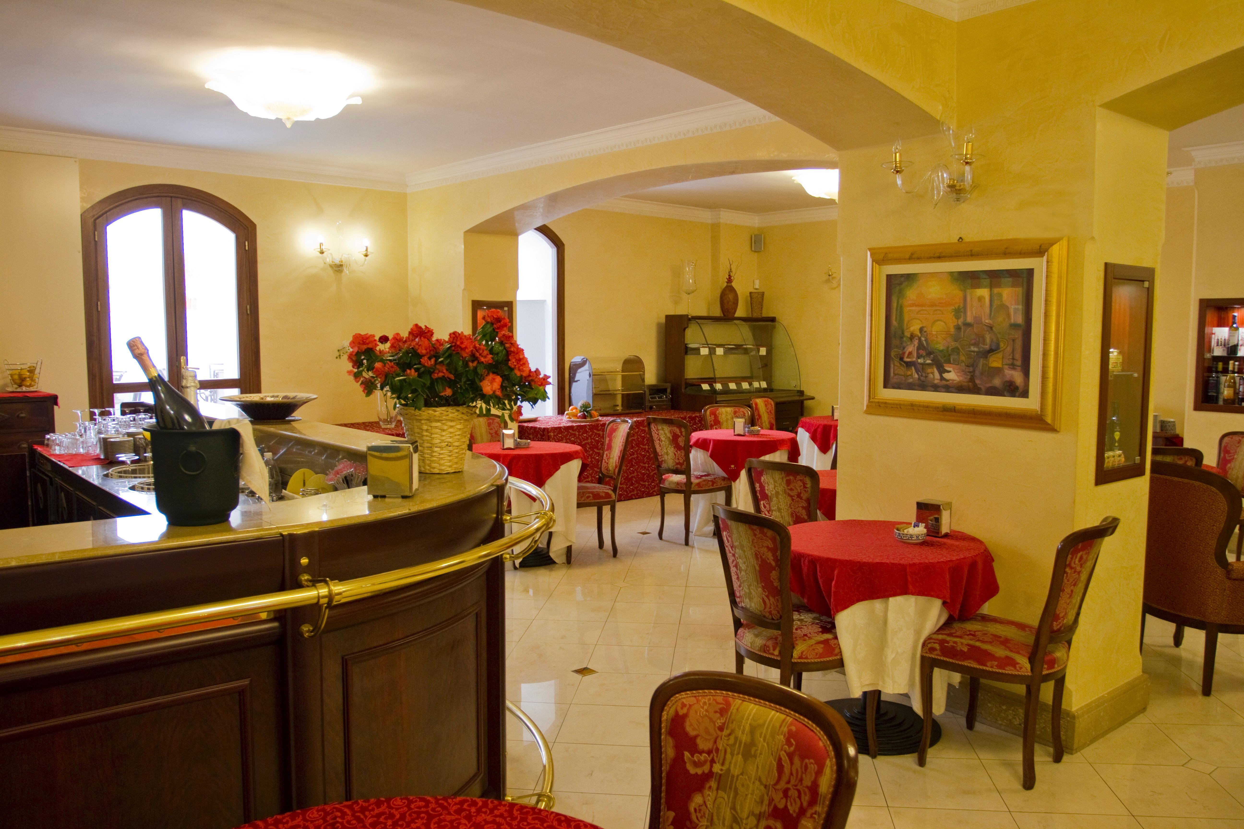 Hotel Centrale Spa & Relax Алкамо Екстериор снимка